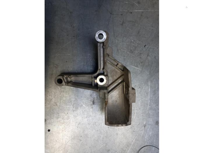 Motorfäste från en Volvo XC90 I 3.2 24V 2008