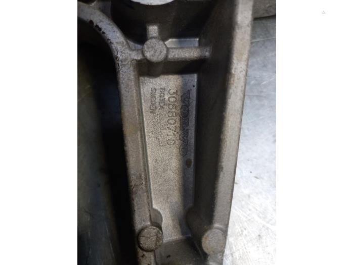 Motorfäste från en Volvo XC90 I 3.2 24V 2008