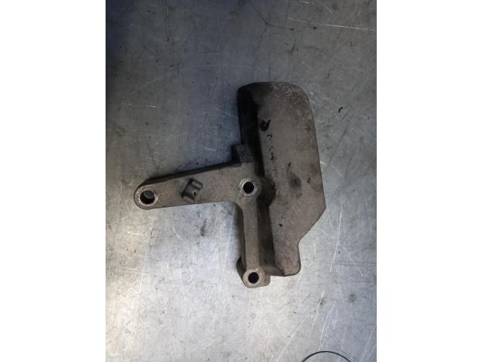 Motorfäste från en Volvo XC90 I 3.2 24V 2008