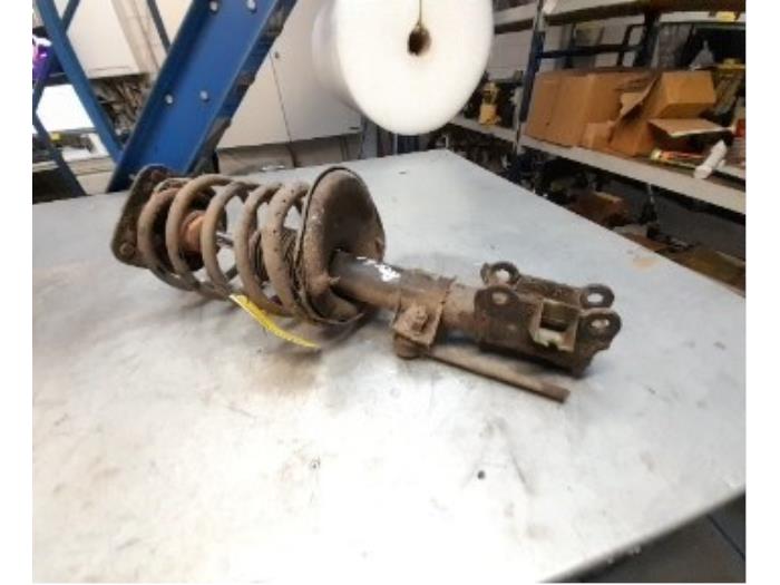 Mac Phersonpoot rechts-voor van een Volvo V70 (SW) 2.4 20V 140 Bifuel 2003