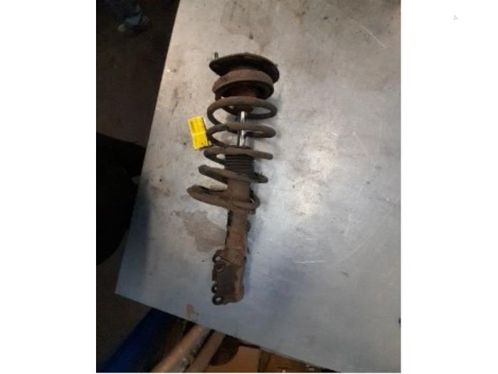 Mac Phersonpoot rechts-voor van een Volvo V70 (SW) 2.4 20V 140 Bifuel 2003