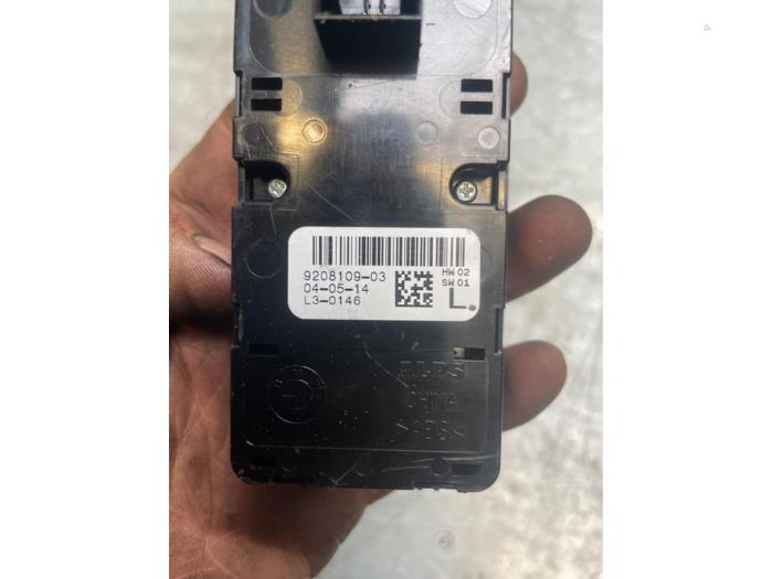 Commutateur vitre électrique d'un BMW 4 serie Gran Coupe (F36) 420i 2.0 Turbo 16V 2014