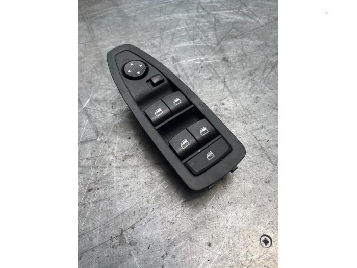 Commutateur vitre électrique d'un BMW 4 serie Gran Coupe (F36) 420i 2.0 Turbo 16V 2014