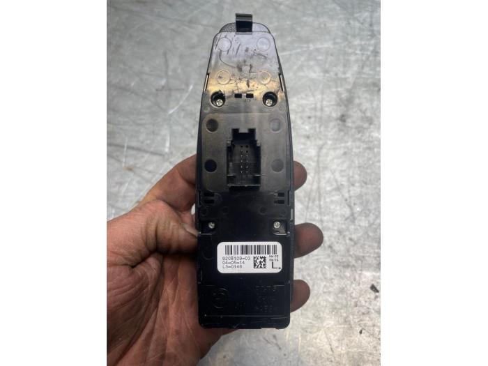 Commutateur vitre électrique d'un BMW 4 serie Gran Coupe (F36) 420i 2.0 Turbo 16V 2014