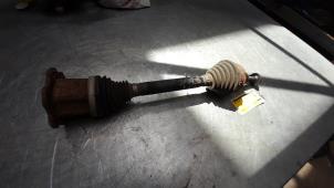 Używane Os napedowa lewy przód Audi A4 Avant Quattro (B8) 2.0 TDI 16V Cena € 50,00 Procedura marży oferowane przez Poolman autodemontage