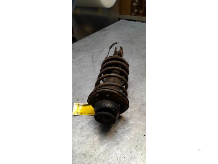 Schokdemperpoot links-voor van een Kia Picanto (BA) 1.0 12V 2005