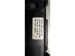 Używane Wyswietlacz jednostki multimedialnej Mercedes C (W204) 1.6 C-180K 16V BlueEfficiency Cena € 50,00 Procedura marży oferowane przez Poolman autodemontage