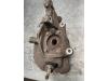 Fusee links-voor van een Volvo V70 (SW) 2.4 20V 140 2004