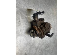 Used Mechanical fuel pump Renault Trafic New (FL) 2.0 dCi 16V 115 Price € 75,00 Margin scheme offered by Poolman autodemontage
