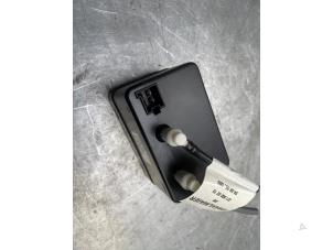 Używane Pompa prózniowa elektrycznego zamka drzwiowego Mercedes S (W221) 3.5 S-350 24V Cena € 40,00 Procedura marży oferowane przez Poolman autodemontage