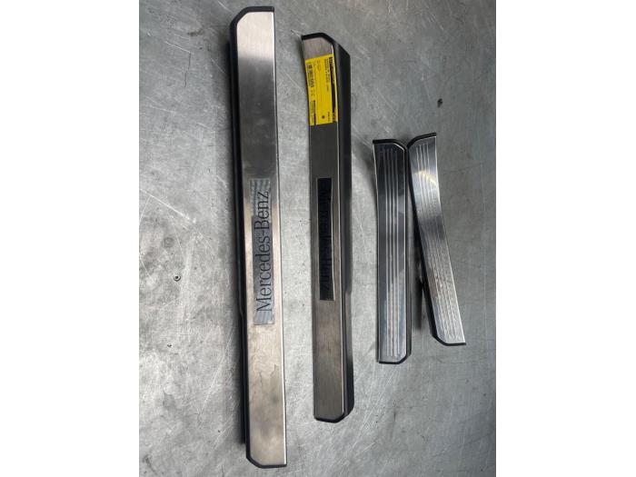 Instegslist, höger från en Mercedes-Benz S (W221) 3.5 S-350 24V 2005