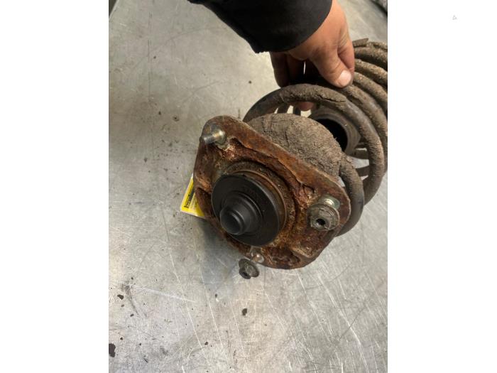 Mac Phersonpoot rechts-voor van een Volvo V70 (SW) 2.4 D5 20V 2005