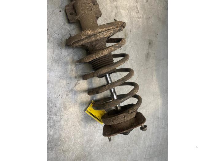 Mac Phersonpoot rechts-voor van een Volvo V70 (SW) 2.4 D5 20V 2005