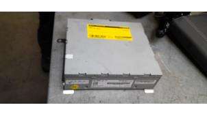 Gebruikte Radio Audi A8 (D4) 3.0 TDI V6 24V Quattro Prijs € 150,00 Margeregeling aangeboden door Poolman autodemontage