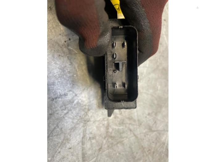 Elektrisk bränslemodul från en Audi A8 (D4) 3.0 TDI V6 24V Quattro 2012