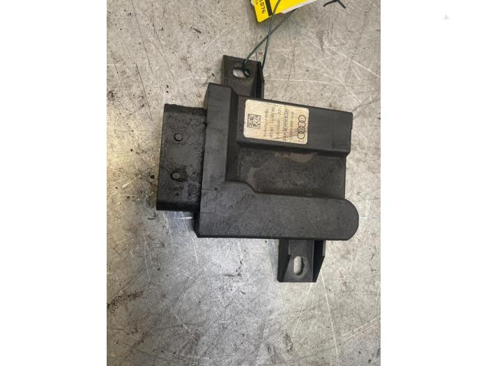 Elektrisk bränslemodul från en Audi A8 (D4) 3.0 TDI V6 24V Quattro 2012