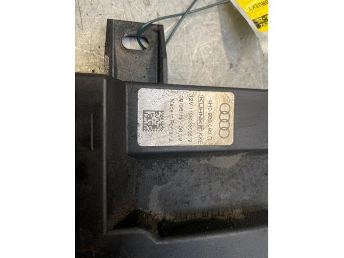 Elektrisk bränslemodul från en Audi A8 (D4) 3.0 TDI V6 24V Quattro 2012