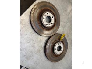 Begagnade Främre bromsskiva Audi A8 (D4) 3.0 TDI V6 24V Quattro Pris € 50,00 Marginaltabell erbjuds av Poolman autodemontage