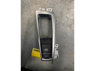 Begagnade Brytare, parkeringsbroms BMW 7 serie (F01/02/03/04) 750i,Li,LiS V8 32V Pris € 20,00 Marginaltabell erbjuds av Poolman autodemontage