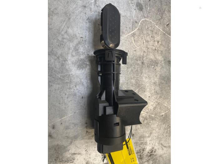 Kontaktslot+Sleutel van een Fiat 500 (312) 1.2 2009