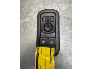 Używane Przelacznik elektrycznej szyby Renault Master III (MA/MB/MC/MD/MH/MF/MG/MH) 2.3 dCi 135 16V FWD Cena € 47,19 Z VAT oferowane przez Poolman autodemontage