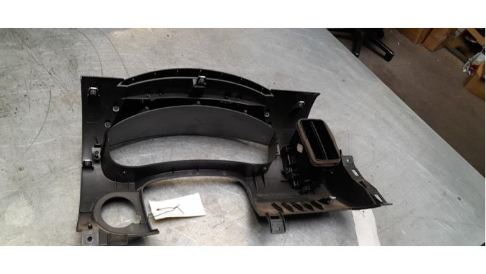 Kilometerteller sierlijst van een Nissan Navara (D40) 2.5 dCi 16V 4x4 2008