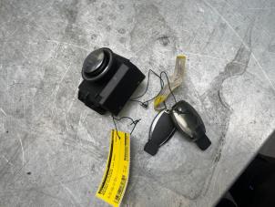 Gebruikte Sleutel + Contactslot Mercedes CLS (C218) 350 CDI BlueEfficiency 3.0 V6 24V Prijs € 50,00 Margeregeling aangeboden door Poolman autodemontage