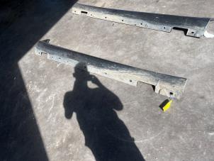 Używane Belka boczna prawa Mercedes CLS (C218) 350 CDI BlueEfficiency 3.0 V6 24V Cena € 50,00 Procedura marży oferowane przez Poolman autodemontage