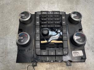 Gebruikte Kachel Bedieningspaneel Volvo V60 I (FW/GW) 2.4 D6 20V Plug-in Hybrid AWD Prijs € 30,00 Margeregeling aangeboden door Poolman autodemontage