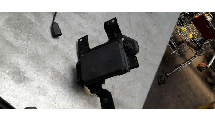 Adaptiv farthållare, sensor (avstånd) från en Volvo V60 I (FW/GW) 2.4 D6 20V Plug-in Hybrid AWD 2015