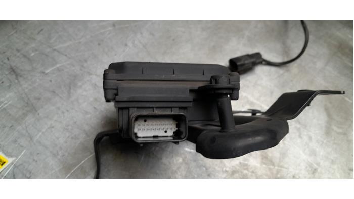 Adaptiv farthållare, sensor (avstånd) från en Volvo V60 I (FW/GW) 2.4 D6 20V Plug-in Hybrid AWD 2015