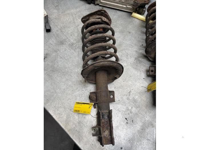 Mac Phersonpoot rechts-voor van een Volvo V70 (SW) 2.4 D5 20V 2005