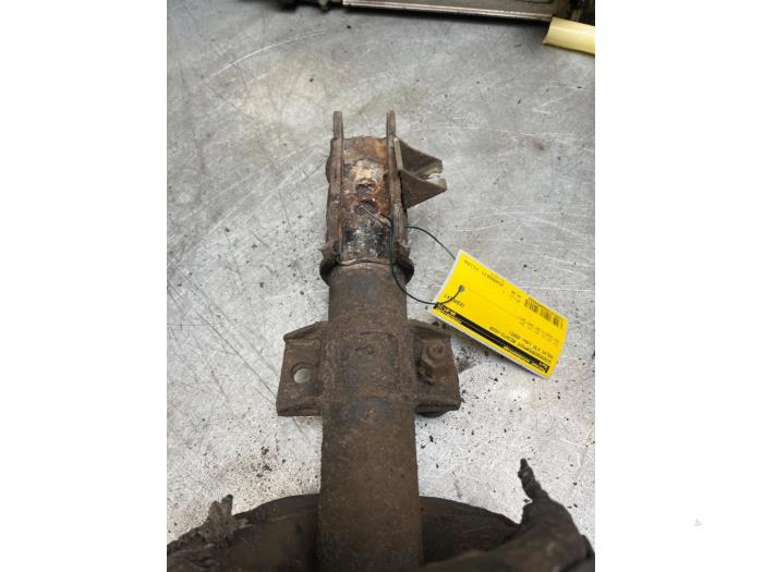 Mac Phersonpoot rechts-voor van een Volvo V70 (SW) 2.4 D5 20V 2005