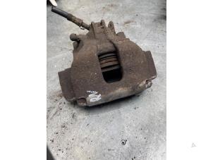 Gebruikte Remklauw (Tang) rechts-voor Volvo V70 (SW) 2.4 D5 20V Prijs € 30,00 Margeregeling aangeboden door Poolman autodemontage