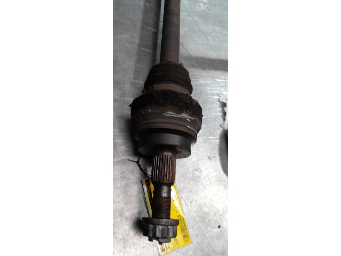 Drivaxel, höger bak från en Mercedes-Benz ML III (166) 2.1 ML-250 CDI 16V BlueTEC 4-Matic 2013