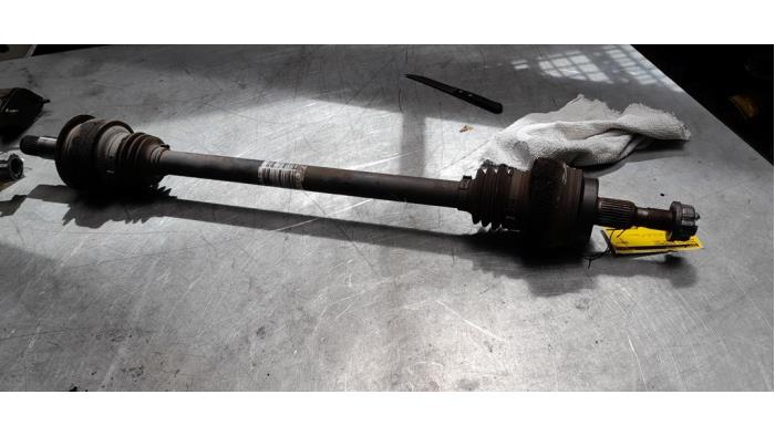 Drivaxel, höger bak från en Mercedes-Benz ML III (166) 2.1 ML-250 CDI 16V BlueTEC 4-Matic 2013