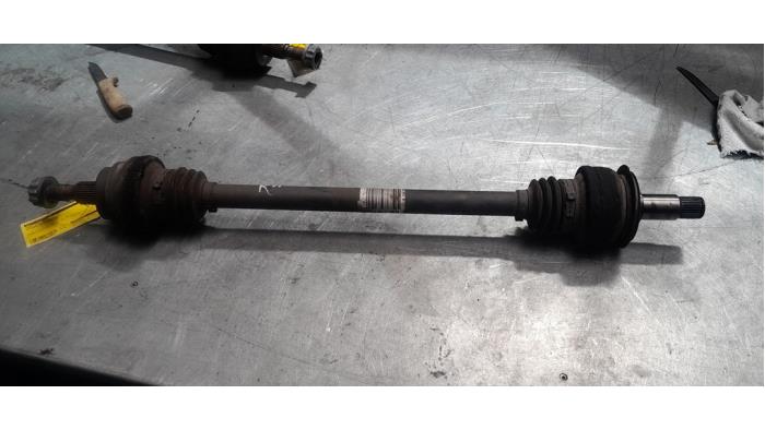 Drivaxel, höger bak från en Mercedes-Benz ML III (166) 2.1 ML-250 CDI 16V BlueTEC 4-Matic 2013