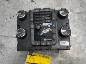 Gebruikte Kachel Bedieningspaneel Volvo V60 I (FW/GW) 2.4 D6 20V Plug-in Hybrid AWD Prijs € 35,00 Margeregeling aangeboden door Poolman autodemontage