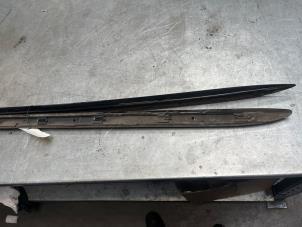 Używane Zestaw belek bocznych lewa + prawa Audi A4 Avant (B8) 1.8 TFSI 16V Quattro Cena € 100,00 Procedura marży oferowane przez Poolman autodemontage