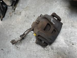 Begagnade Främre bromsok, vänster Audi A4 Avant (B8) 1.8 TFSI 16V Quattro Pris € 30,00 Marginaltabell erbjuds av Poolman autodemontage