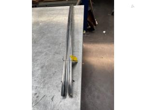 Używane Zestaw relingów dachowych Audi A4 Avant (B8) 1.8 TFSI 16V Quattro Cena € 50,00 Procedura marży oferowane przez Poolman autodemontage