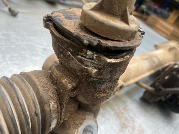 Servostyrningsbox från en Ford Ranger 2.0 Bi-TDCi 16V 4x4 2022