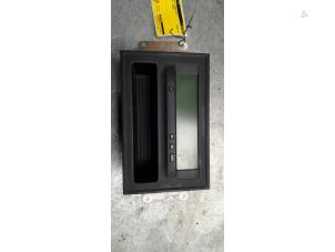 Używane Wyswietlacz jednostki multimedialnej Mitsubishi Pajero Hardtop (V6/7) 3.2 DI-D 16V Long Cena € 40,00 Procedura marży oferowane przez Poolman autodemontage