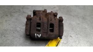 Gebruikte Remklauw (Tang) links-voor Mitsubishi Pajero Hardtop (V6/7) 3.2 DI-D 16V Long Prijs € 30,00 Margeregeling aangeboden door Poolman autodemontage