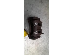 Gebruikte Remklauw (Tang) rechts-voor Mitsubishi Pajero Hardtop (V6/7) 3.2 DI-D 16V Long Prijs € 30,00 Margeregeling aangeboden door Poolman autodemontage