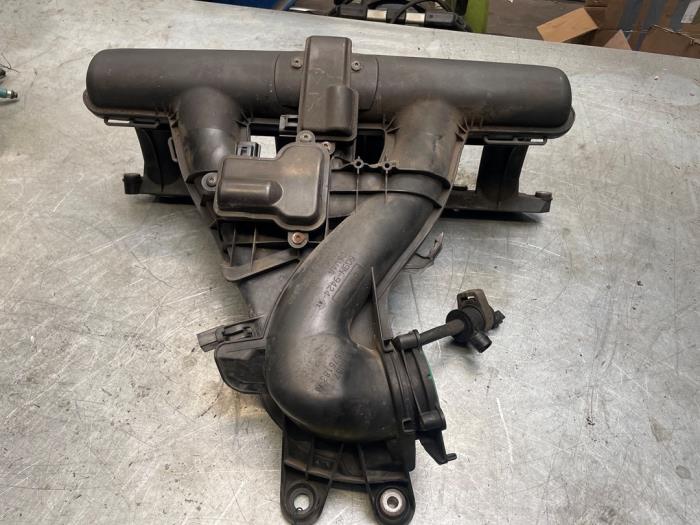 Insugsrör från en Volvo XC70 (BZ) 3.2 24V AWD 2008