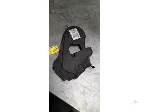 Gebruikte Distributiedeksel Volvo V60 I (FW/GW) 2.4 D6 20V Plug-in Hybrid AWD Prijs € 30,00 Margeregeling aangeboden door Poolman autodemontage