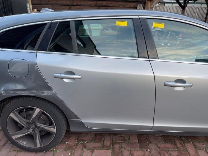 Bakdörr, 4-dörrars, höger från en Volvo V60 I (FW/GW) 2.4 D6 20V AWD Twin Engine Plug-in Hybrid 2015