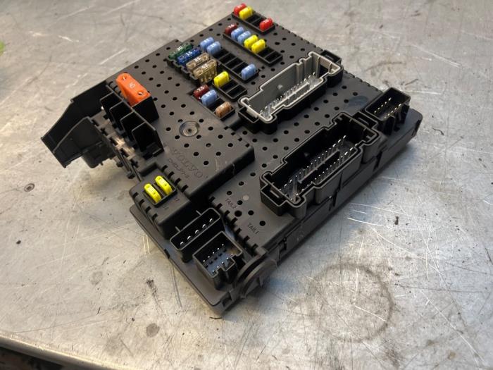 Fuse box Volvo XC90 I 3.2 24V - 30786646 - Poolman autodemontage