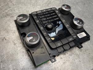 Gebruikte Kachel Bedieningspaneel Volvo V60 I (FW/GW) 2.4 D6 20V AWD Twin Engine Plug-in Hybrid Prijs € 30,00 Margeregeling aangeboden door Poolman autodemontage
